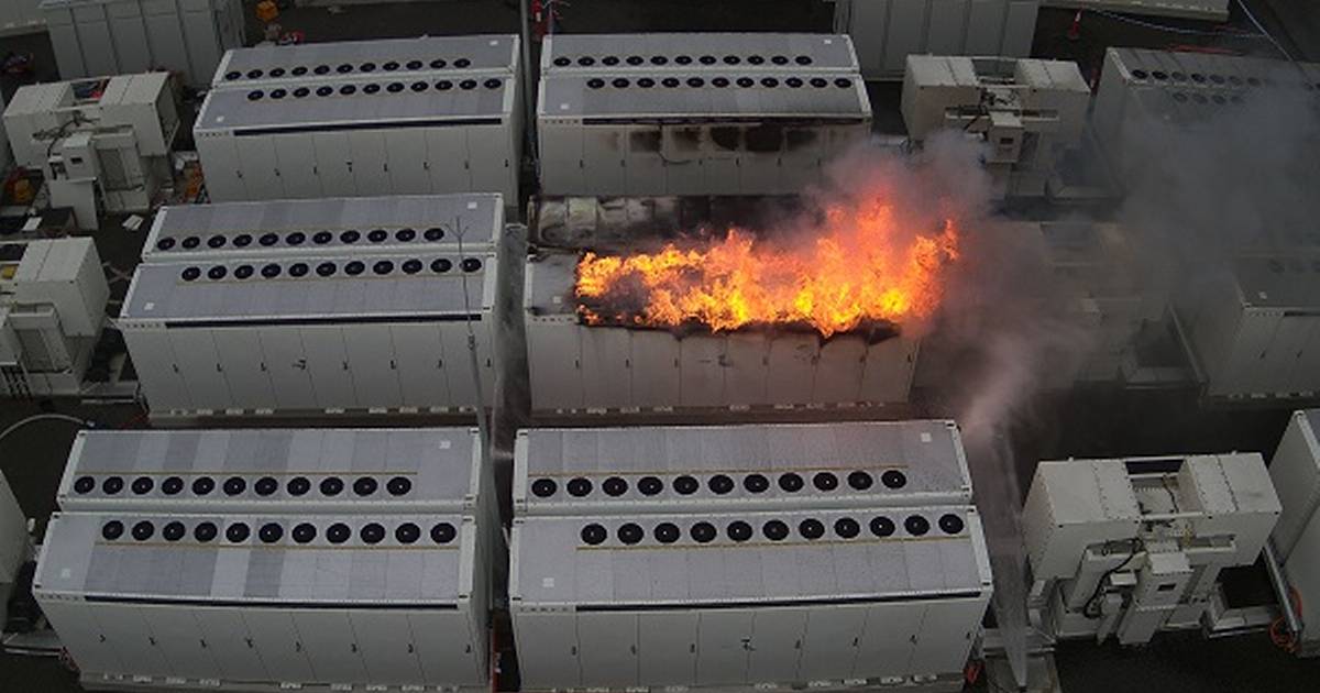 Tesla Megapack Battery Caught On Fire During Neoen’s Testing, No One